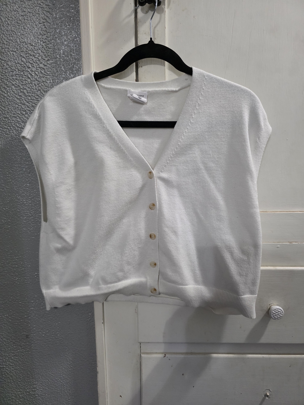 Song of Style White Short-Sleeve V-Neck Button-Front Top